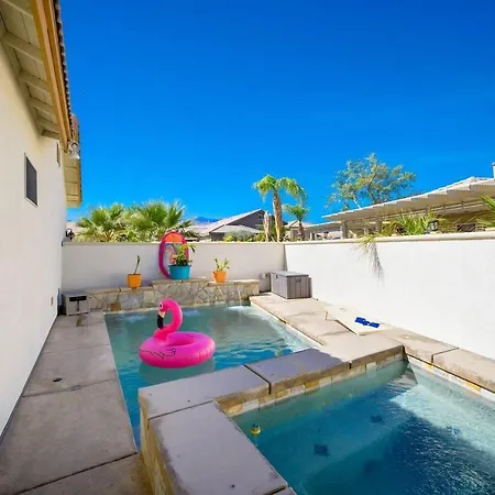 Villa With Private Pool And Jacuzzi Gameroom Walk To Festivals